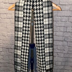 D&Y Black and White Houndstooth Scarf
